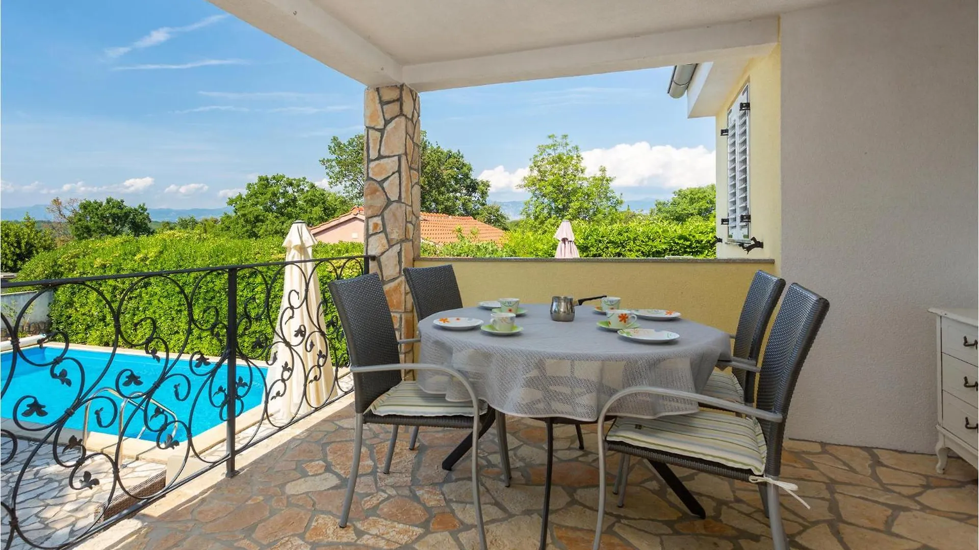 Amazing Home In Njivice With Kitchen contacts
